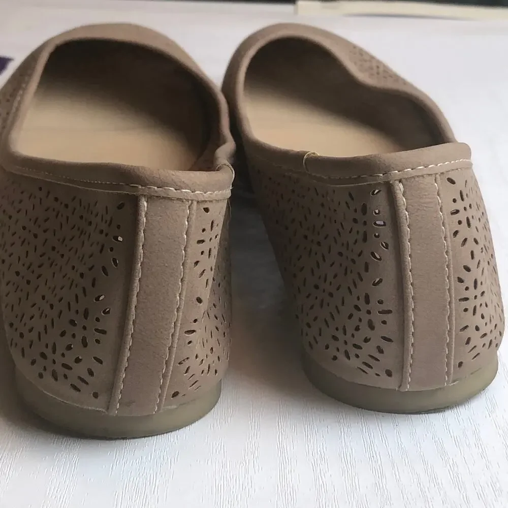 Seychelles Womens Peggy Perforated Tan Ballet Flats Shoes Size 8.5W